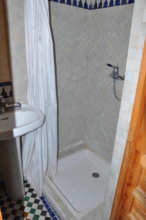 Chambre Triple avec Salle de Bains Privative